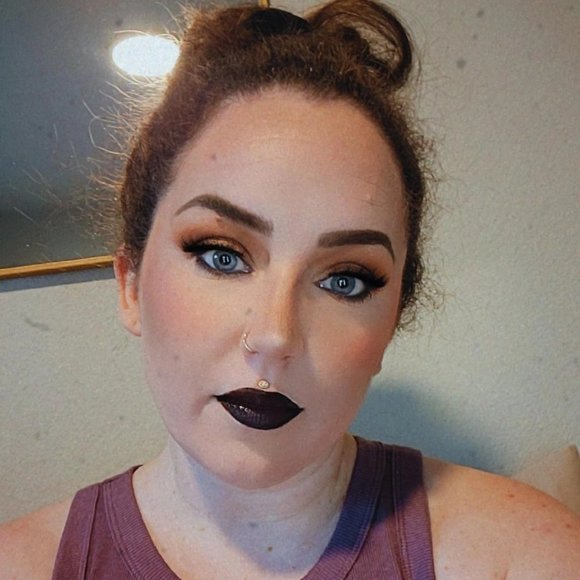 Meet your Posher, Jessica - Picture 2 of 2